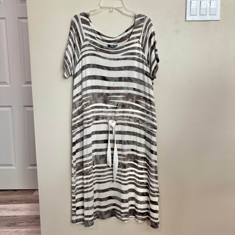 SALE Striped Short-Sleeve Drawstring Dress in Cream & Brown